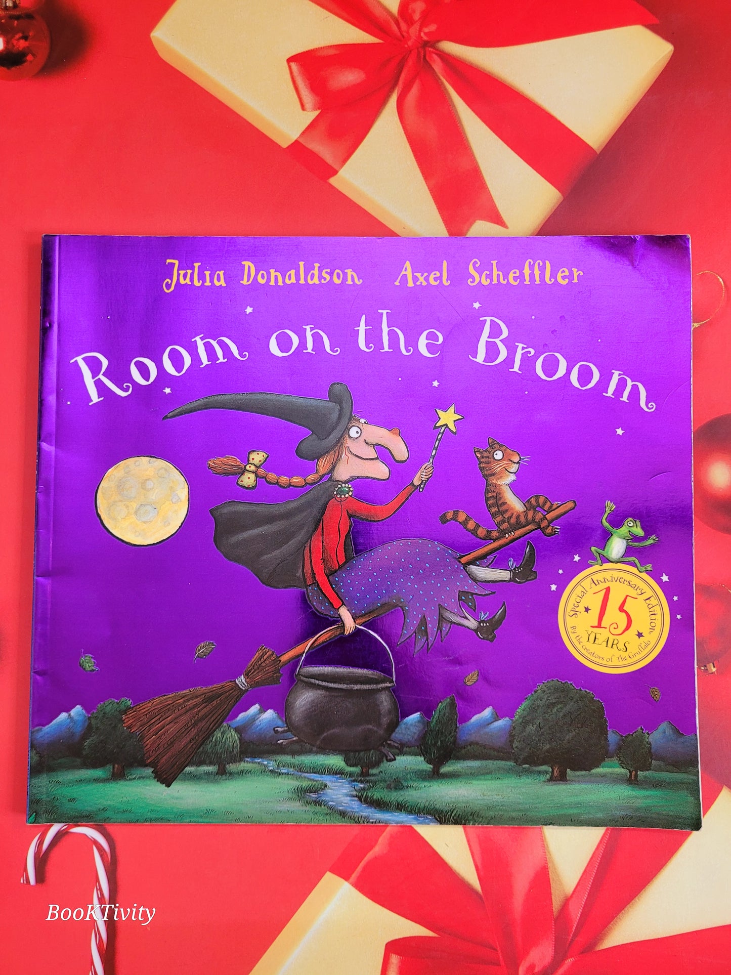 Room on the Broom by Julia Donaldson Preloved Paperback Excellent Condition Special Edition Cover