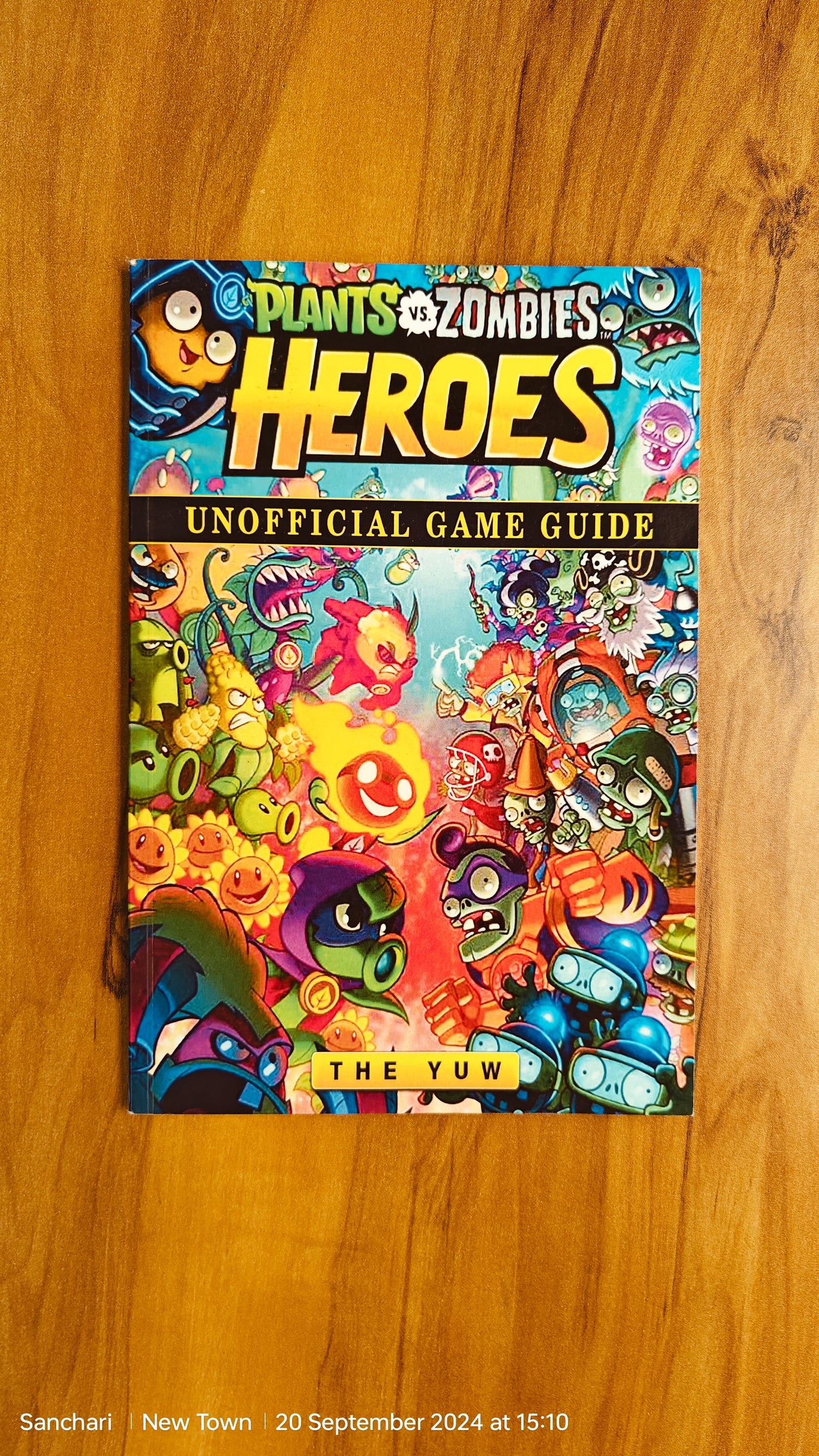 Plants vs zombies Heroes colourful picture illustrated Book Paperback excellent condition