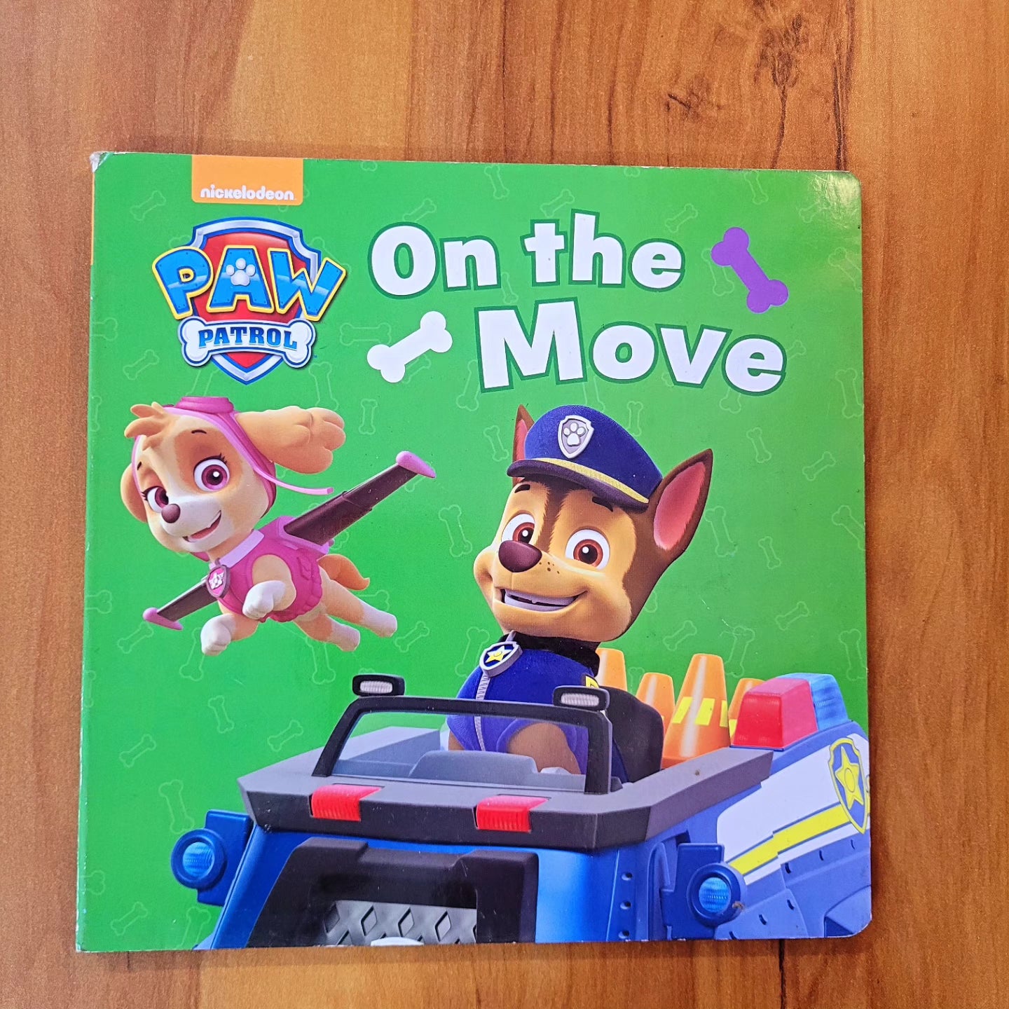 On The Move paw patrol boardbook excellent condition