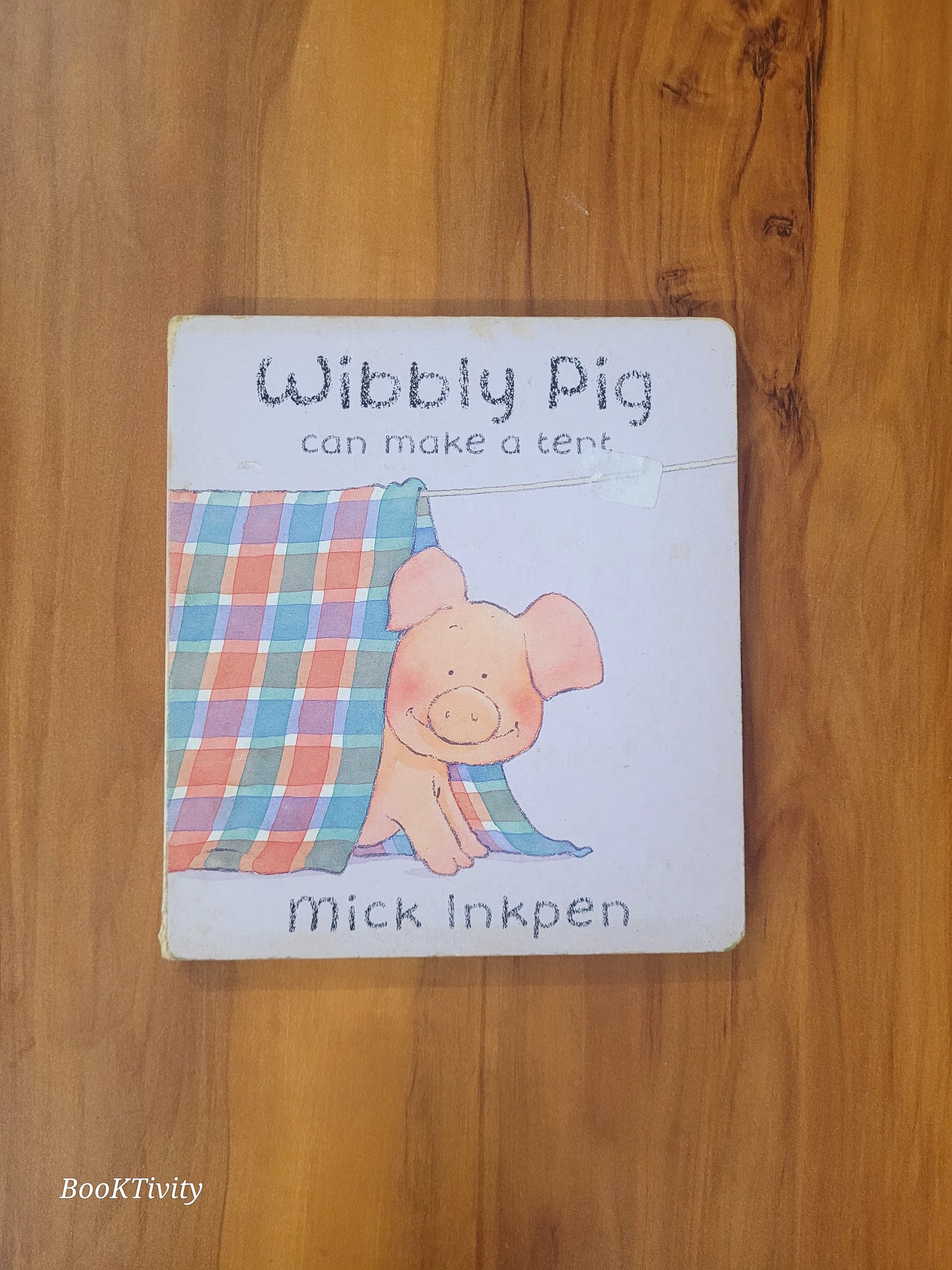 Wobbly Pig can make a tent by Mick Inkpen boardbook excellent condition