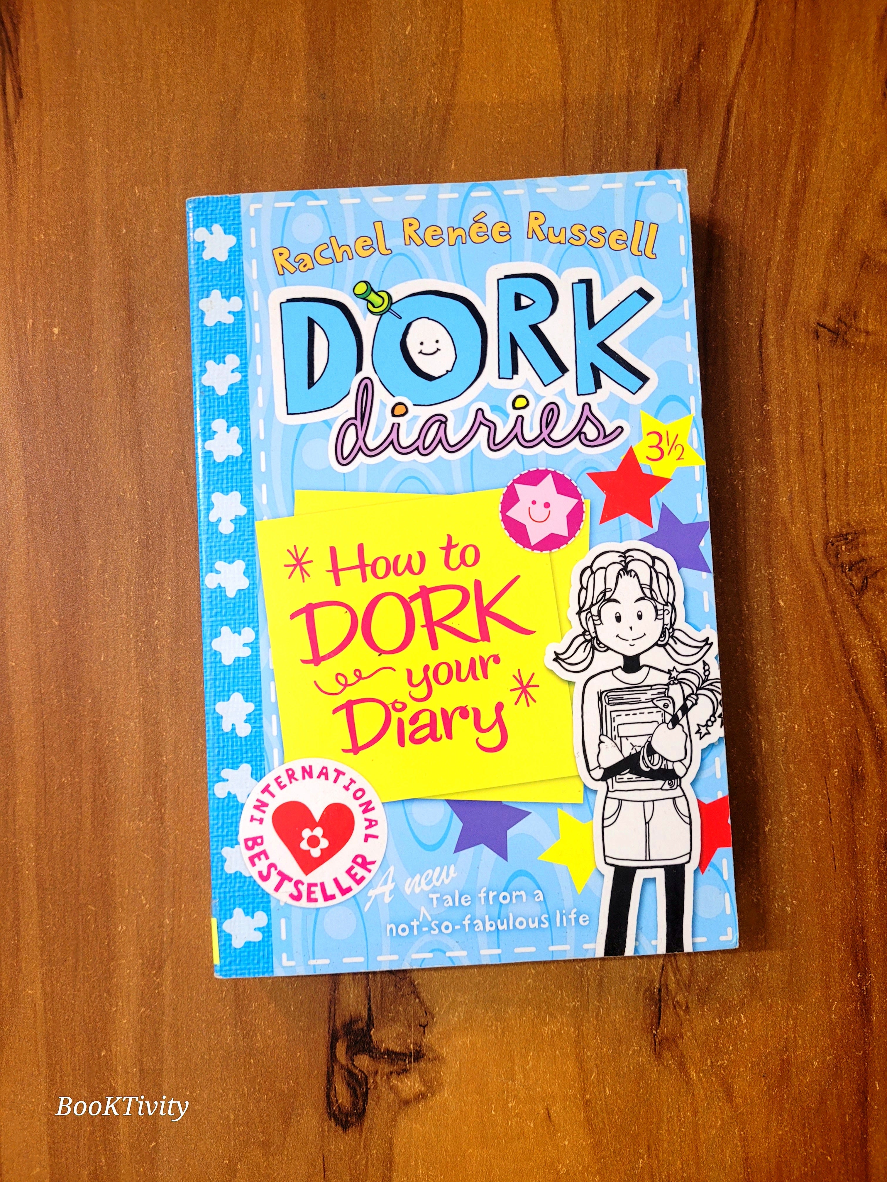 How to dork your diaries. Dork diaries. Paperback . Excellent condition.