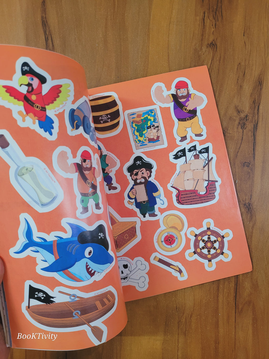 Pirate 5 in 1 colouring and stickers activity book